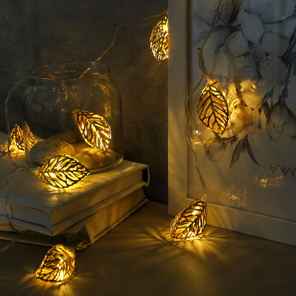 Гирлянда светодиодная 2 м 10 LED Листья / GN8 /уп 100/