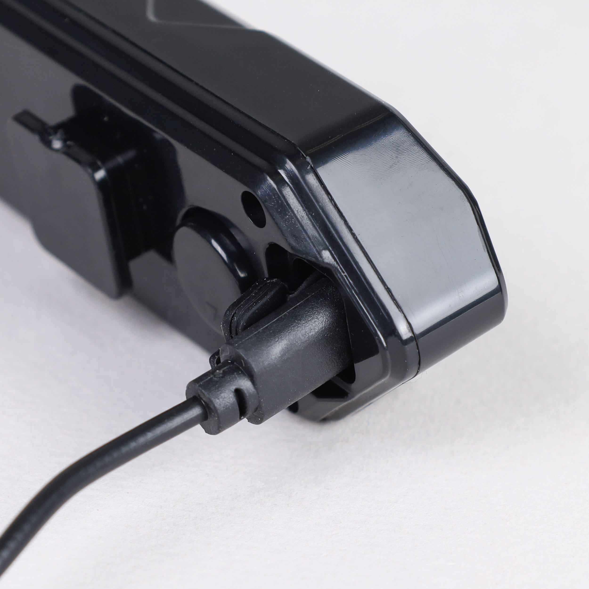 Фонарь задний COMIRON "1820" корпус ABS; свет LED; Аккум 500mAh. Вес 54гр. /уп60/120/