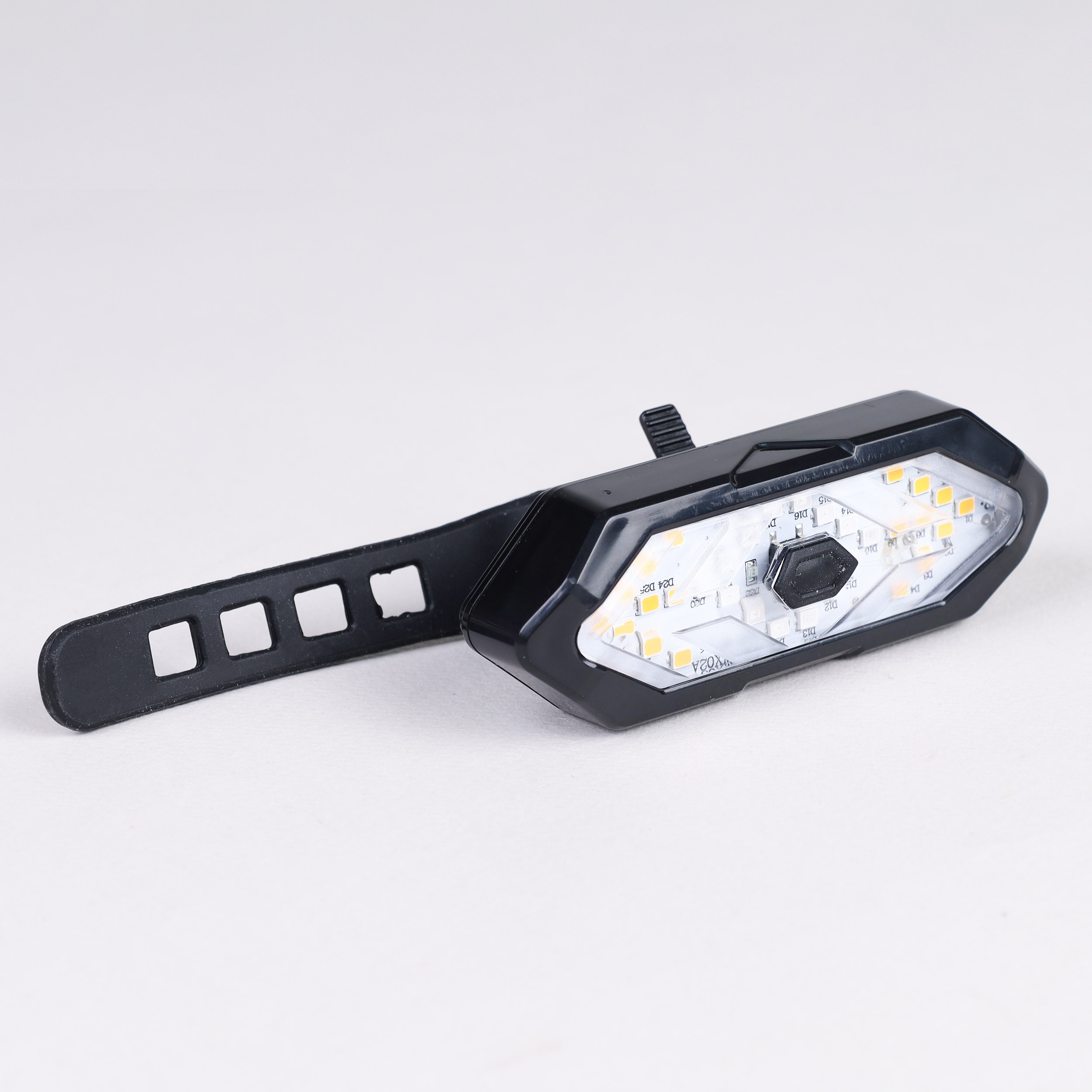 Фонарь задний COMIRON "1820" корпус ABS; свет LED; Аккум 500mAh. Вес 54гр. /уп60/120/