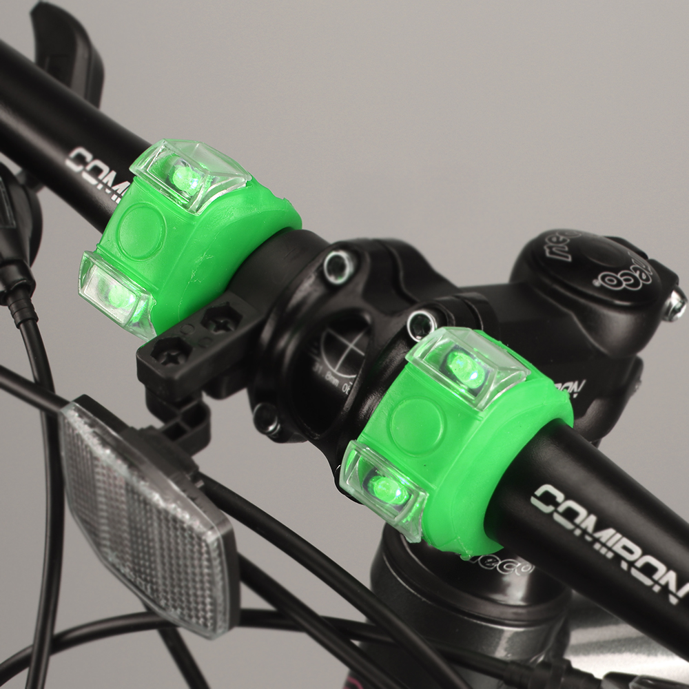 Фонарь двойной LED2 в силиконовом корпусе на руль велосипеда скутера на шлем питание от батареек зелёный набор из 2 штук в блистере /689381/