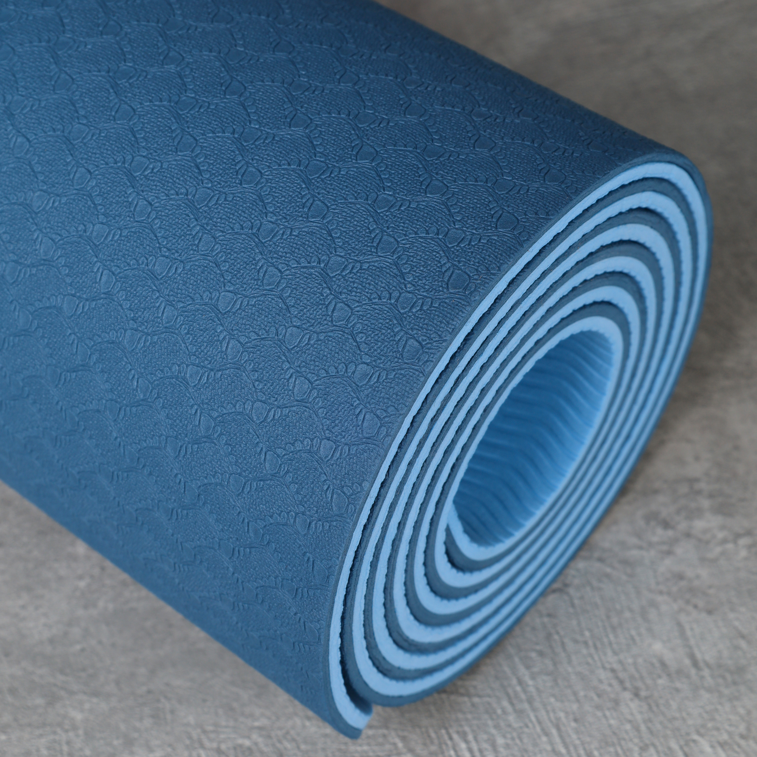 Коврик для йоги и фитнеса спортивный гимнастический двухслойный TPE 6мм. 183х61х0,6 цвет: голубой / YM2-TPE-6B / уп 12/