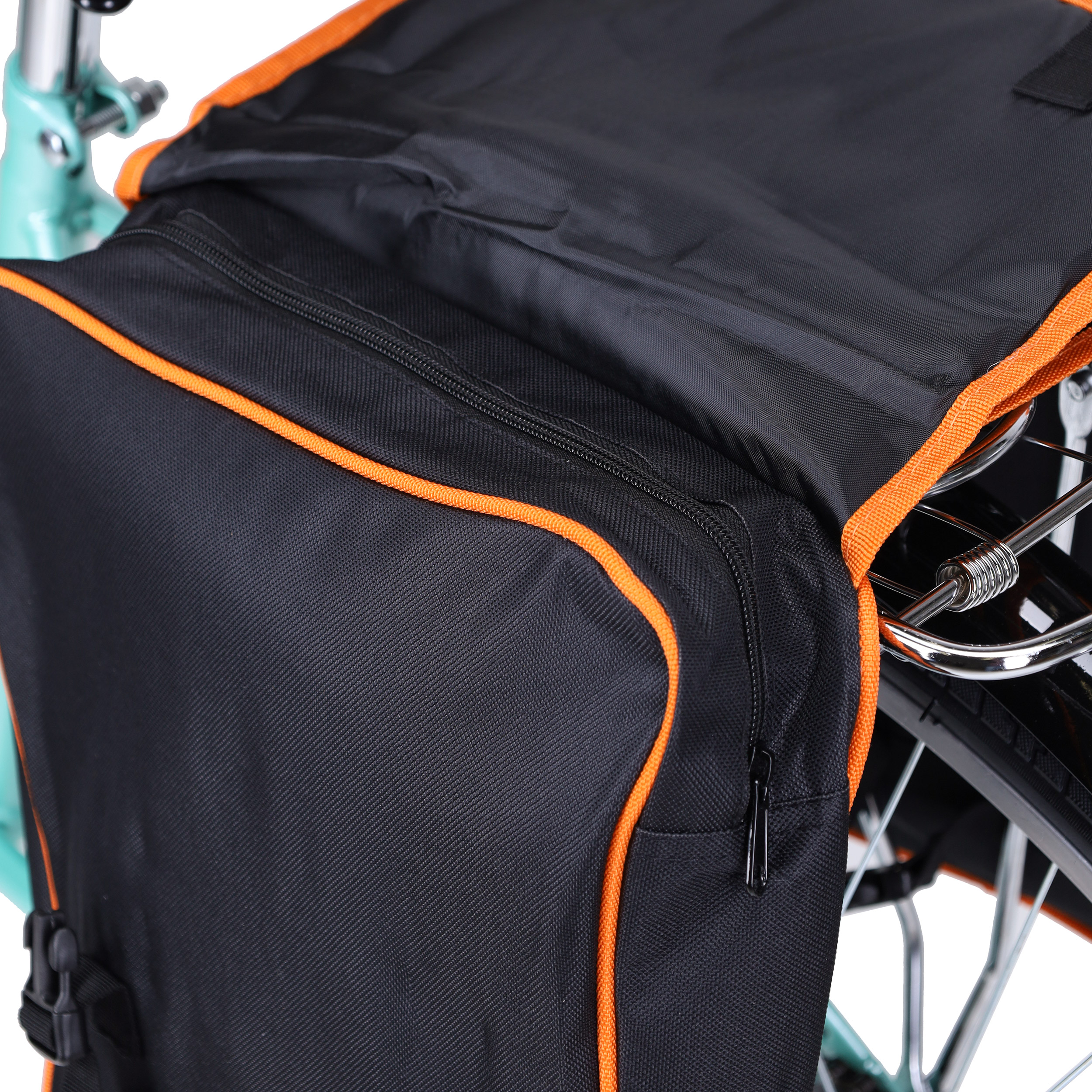 Сумка велосипедная на багажник BICYCLE SOUL CAMEL, основные отсеки на молнии и дополнительных карабинах. 27*33*20см. /уп 25/