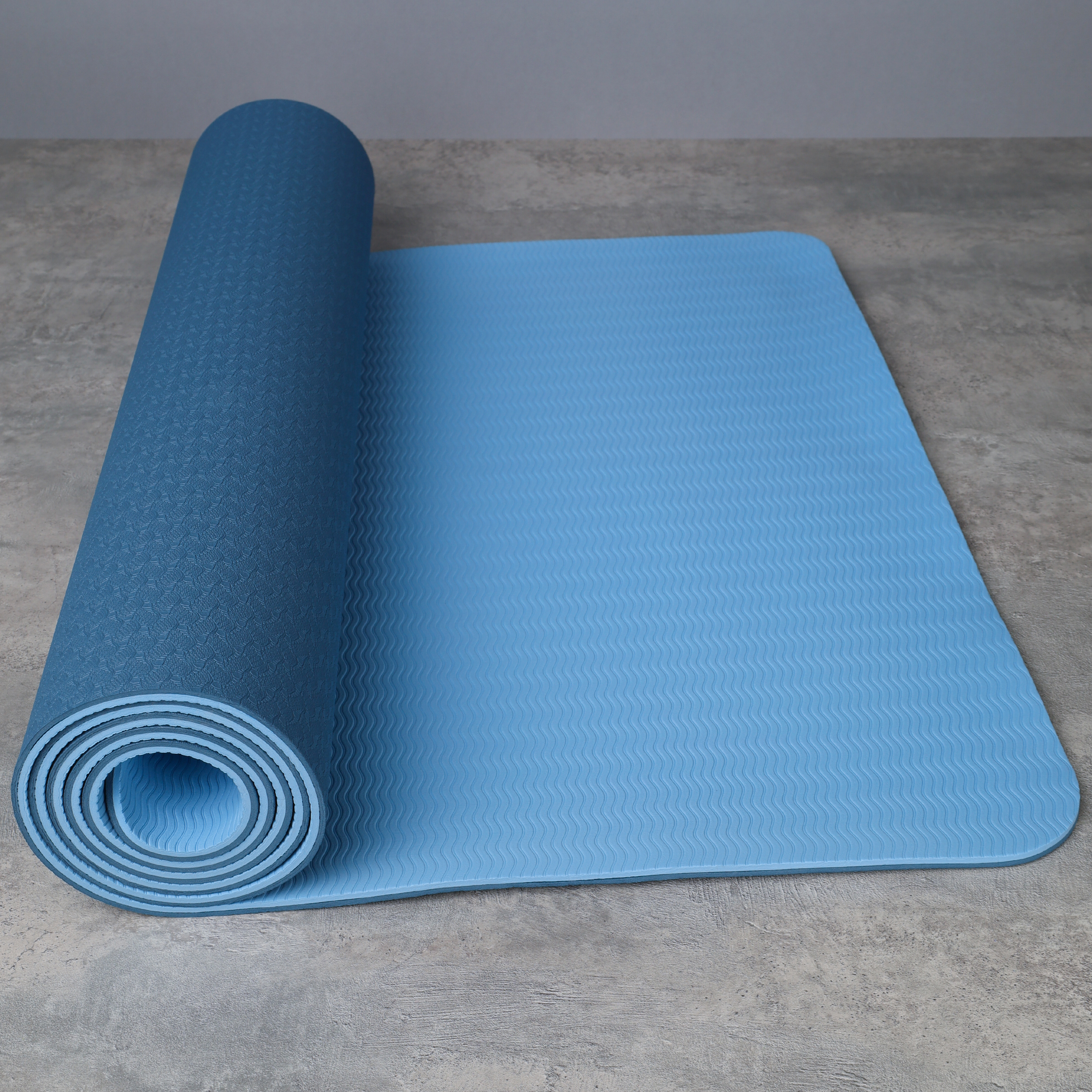 Коврик для йоги и фитнеса спортивный гимнастический двухслойный TPE 6мм. 183х61х0,6 цвет: голубой / YM2-TPE-6B / уп 12/