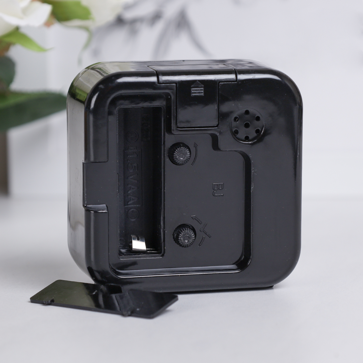 Будильник 8х3,7х8,2 см / 6623 /уп 200/ 