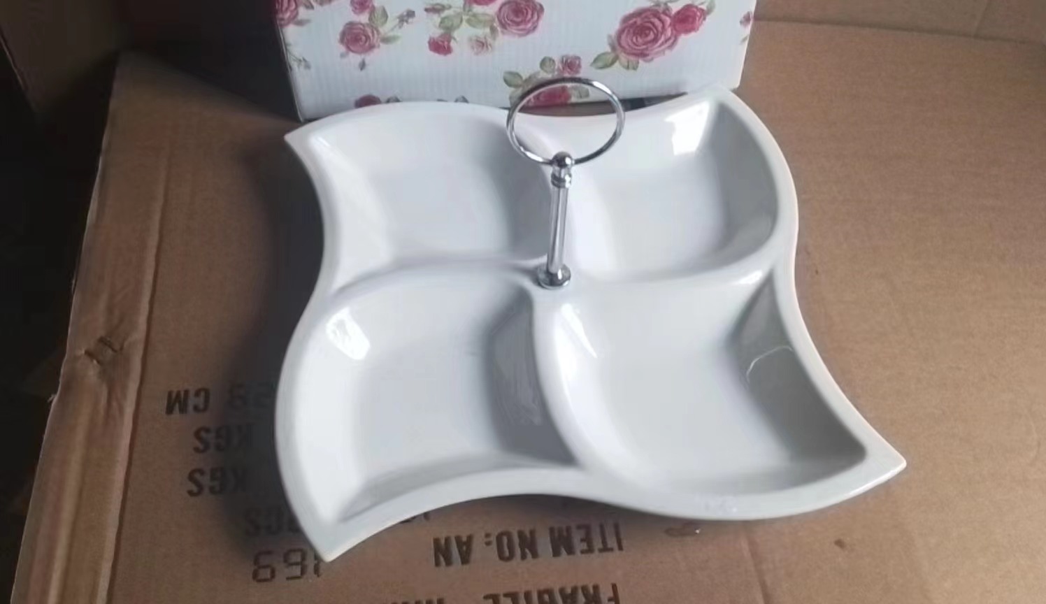 Менажница 4 секции 23х23х3 / 702144 /уп 16/