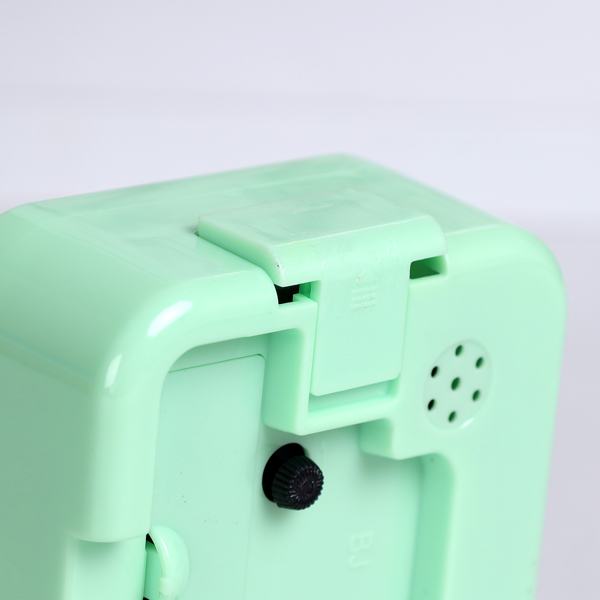 Будильник 8х3,7х8,2 см / 6623 /уп 200/ 