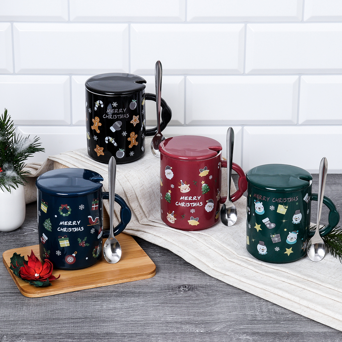 Кружка новогодняя с крышкой керамической и ложкой 400 мл/ XI108-3 /уп 60/