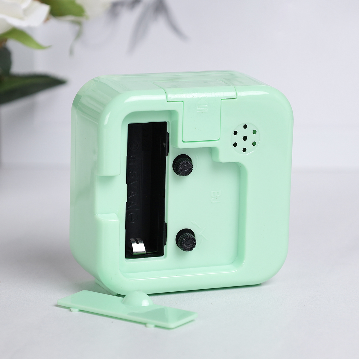 Будильник 8х3,7х8,2 см / 6623 /уп 200/ 