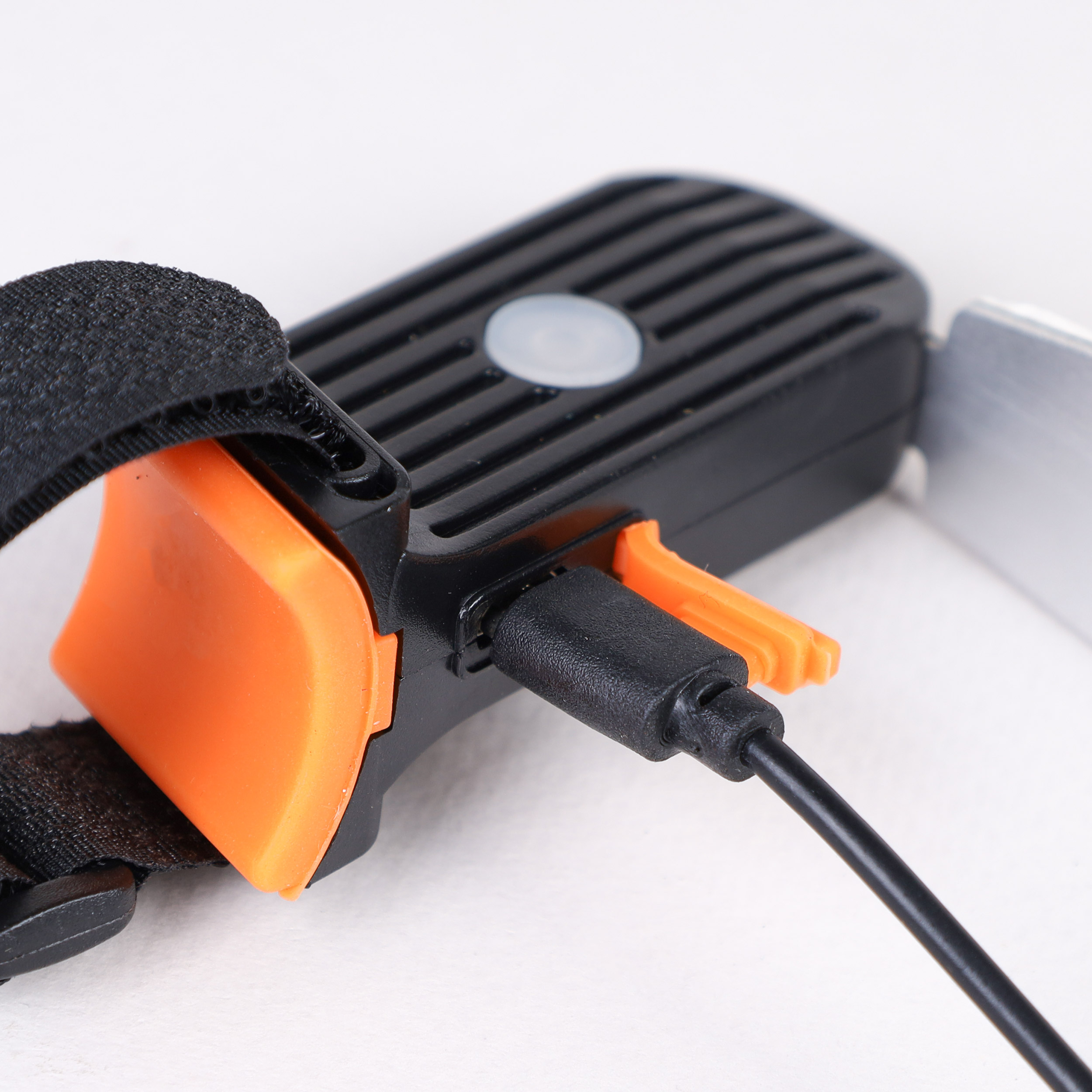 Фонарь задний COMIRON "CUP" суперлегкий; свет LED; аккум 250mAh; влагозащита IP64. /уп 50/