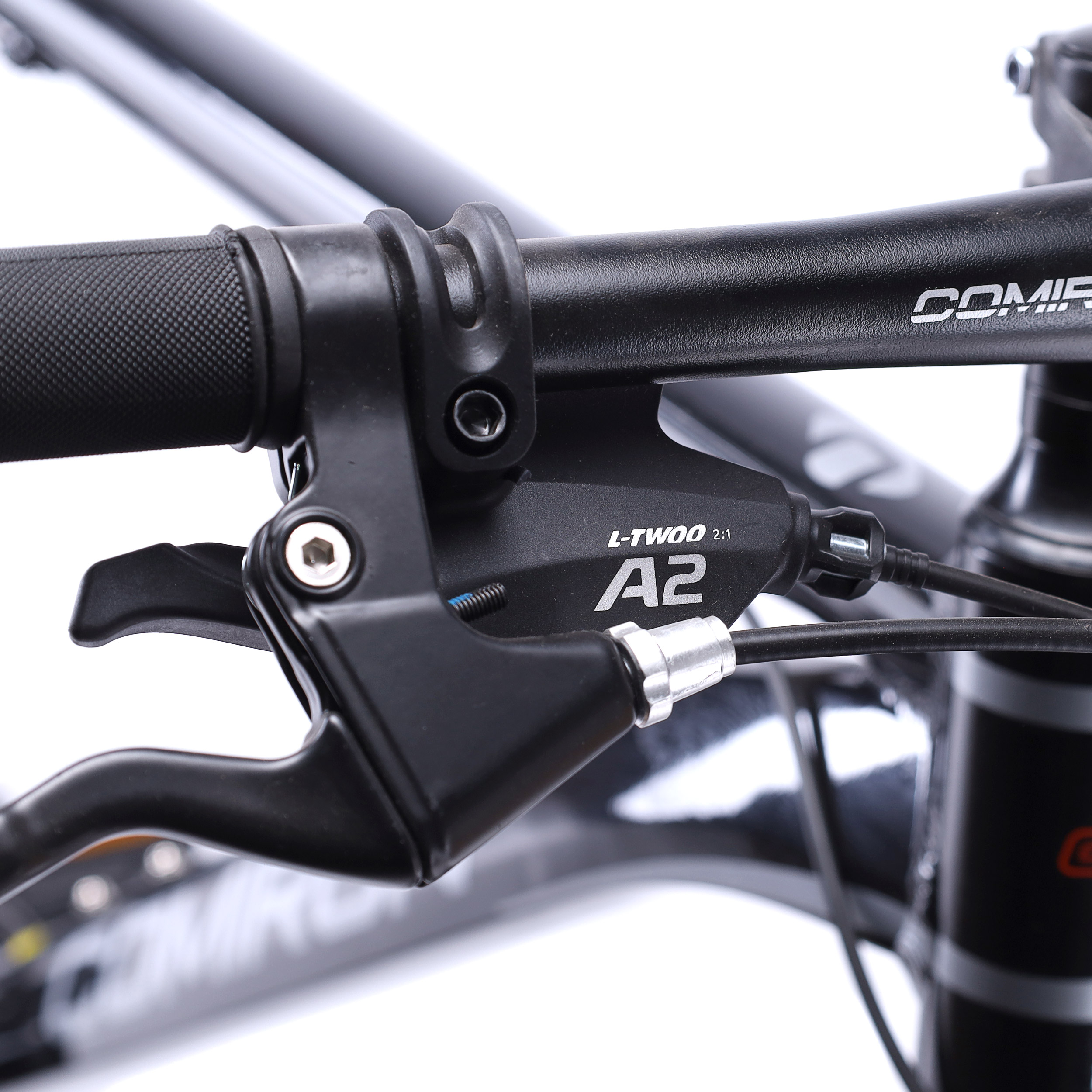 Велосипед 26" рама 19" 21sp COMIRON UNIVERSE чёрный глосс серый красный