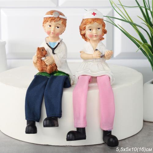 Фигурка висячие ножки Врач 10 см / YG760 /уп 2/288/микс