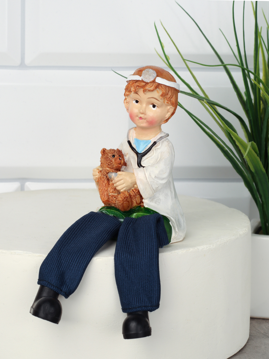 Фигурка висячие ножки Врач 10 см / YG760 /уп 2/288/микс