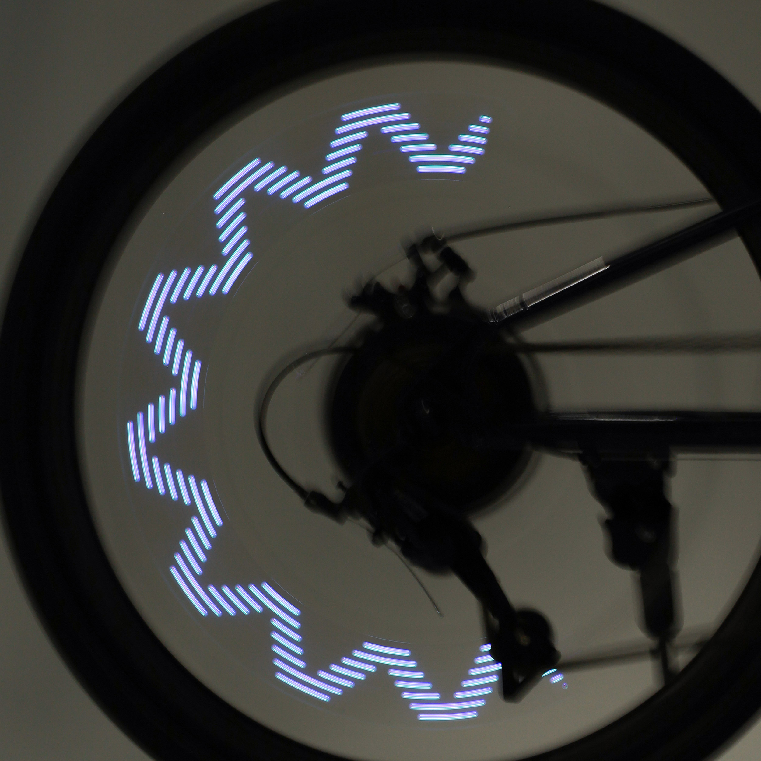 Фонарь подсветка для колес COMIRON "A02" корпус: пластик; свет 14 RGB LED; аккум USB; влагозащита IPX5; 30 рисунков. /уп 100/