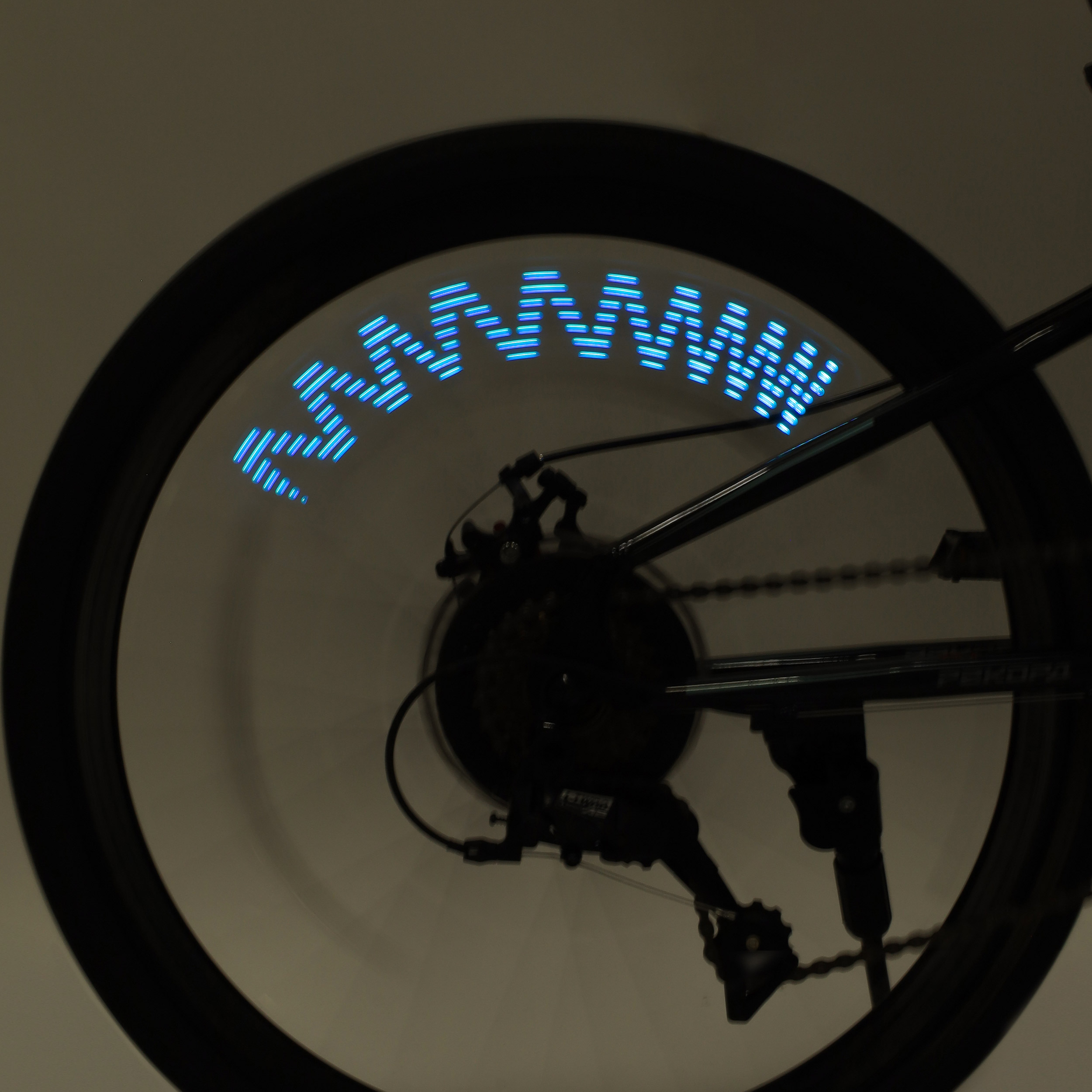 Фонарь подсветка для колес COMIRON "A02" корпус: пластик, свет 14 RGB LED, 30 рисунков, ААА батарея, влагозащита IPX5 /уп 100/