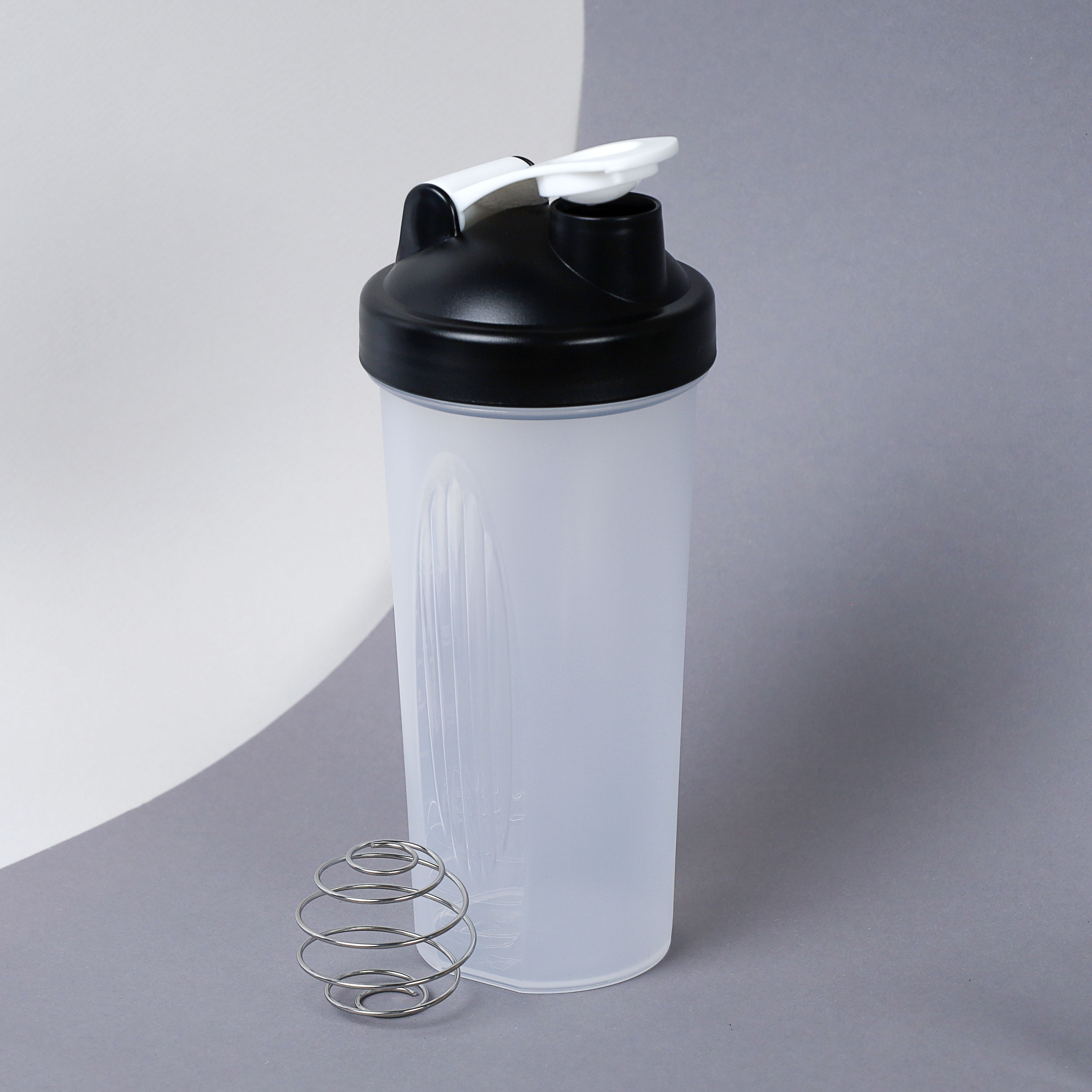 Бутылка/Шейкер SHAKER SHS-600 бело-чёрная, для спортивного питания 600ML/уп72