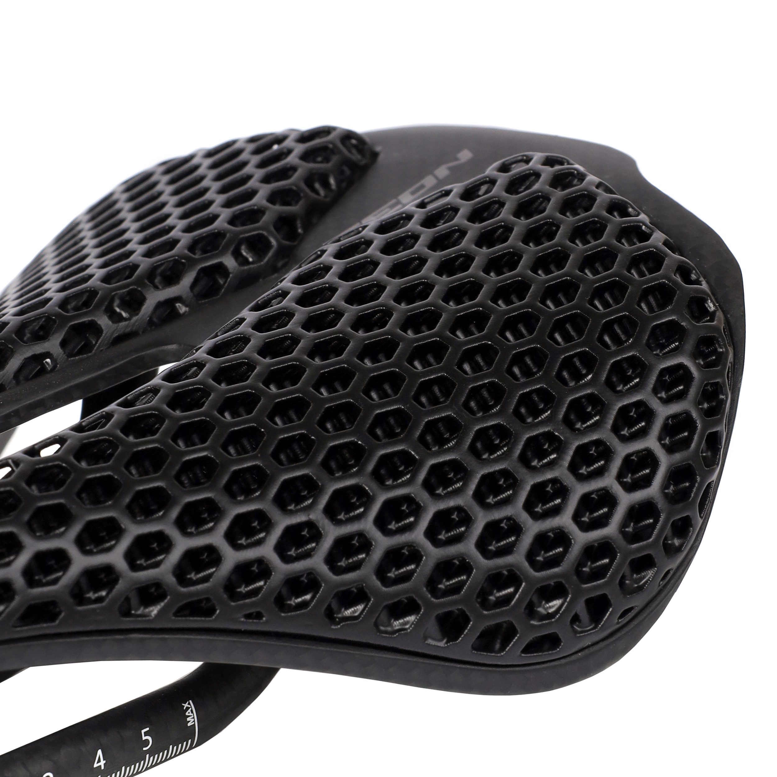 Седло велосипедное MTB карбоновое ZEON PAYYER TX-06 250X140м, Технологии: Carbon Base. Вес: 140гр. Верх: 3D. чёрное /уп 20/