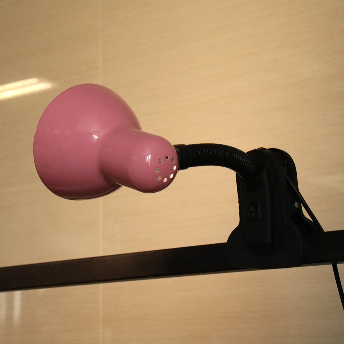 Светильник настольный на прищепке розовый / 108BXIAO-5 / Ex27 /уп 70/