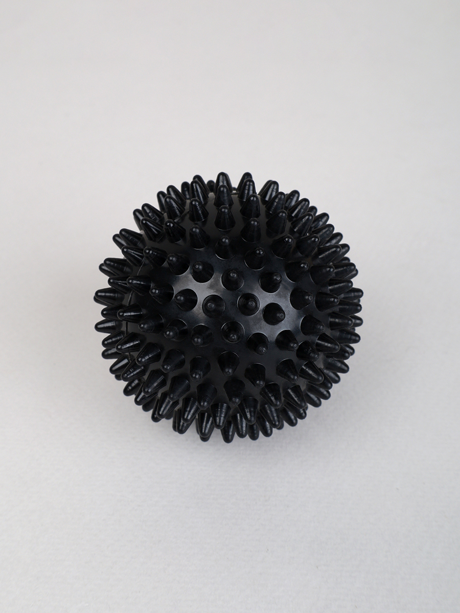 Мячик массажный Woohooo Spiny / 6,8см / черный уп 100/