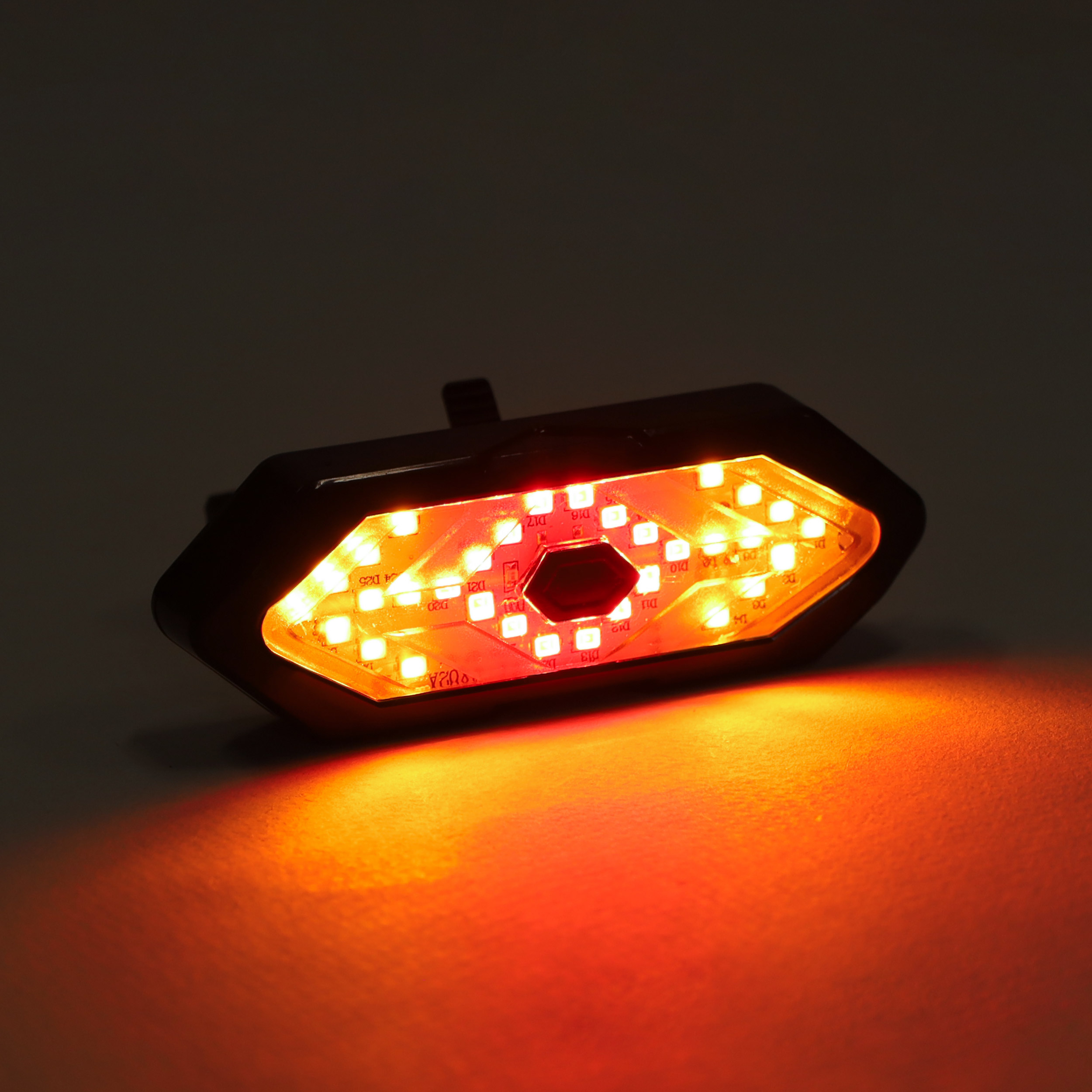 Фонарь задний COMIRON "1820" корпус ABS; свет LED; Аккум 500mAh. Вес 54гр. /уп60/120/