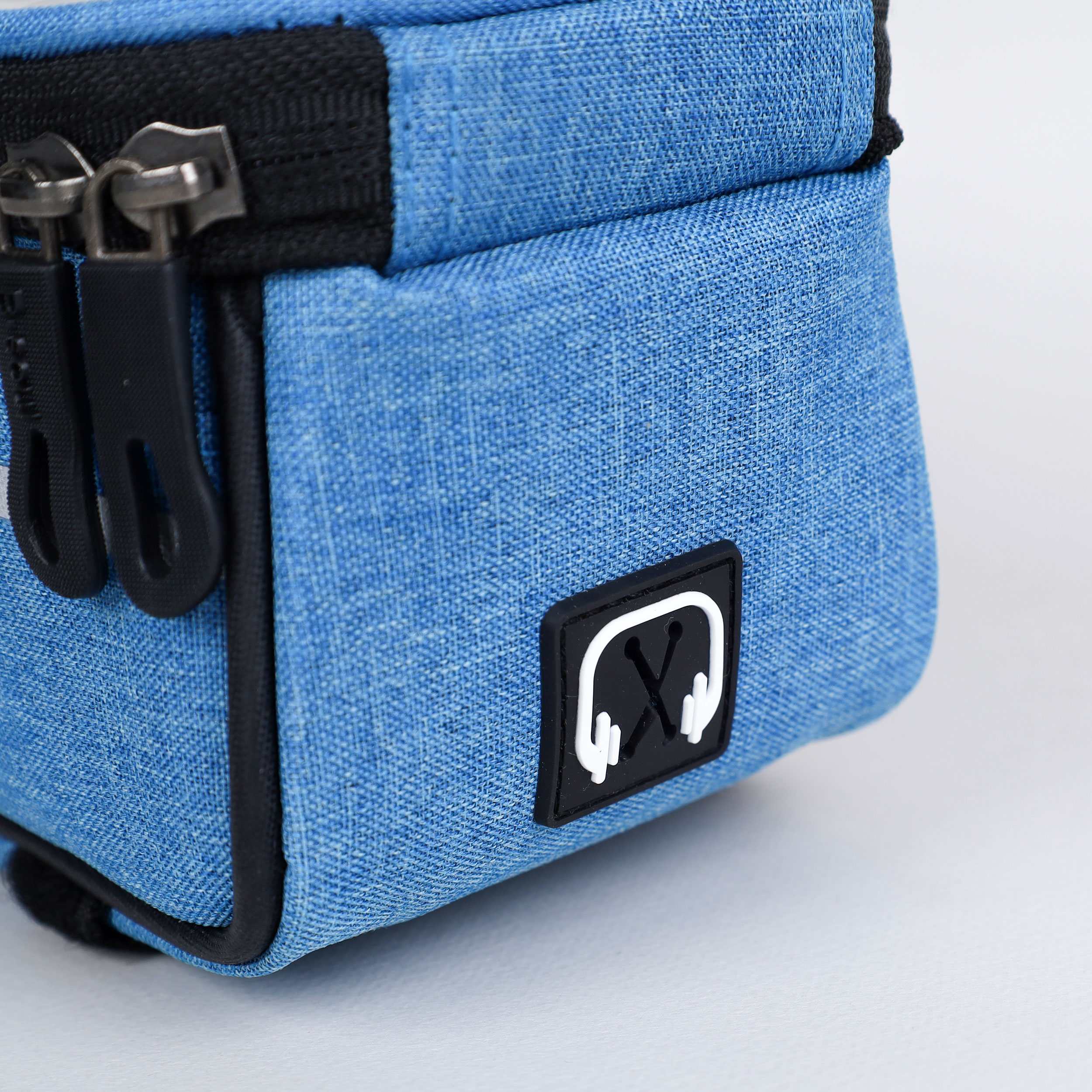 Сумка велосипедная на раму BICYCLE SOUL, с отделением для смартфона 6.0", основной отсек на молнии, голубая, 21x10.5x9см. /уп 50/