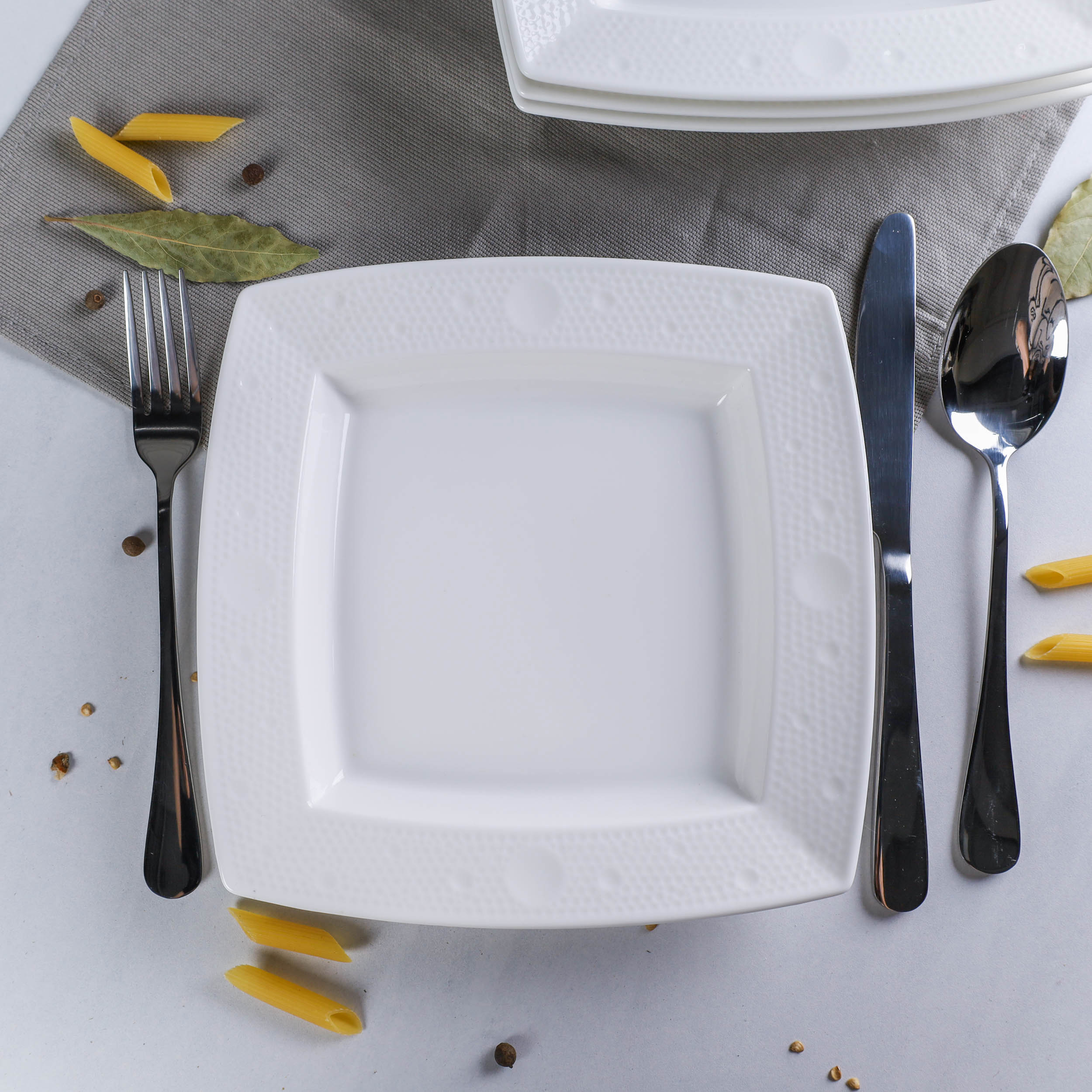 Тарелка квадратная 21х21 см 300 мл / 703223 /уп 32/