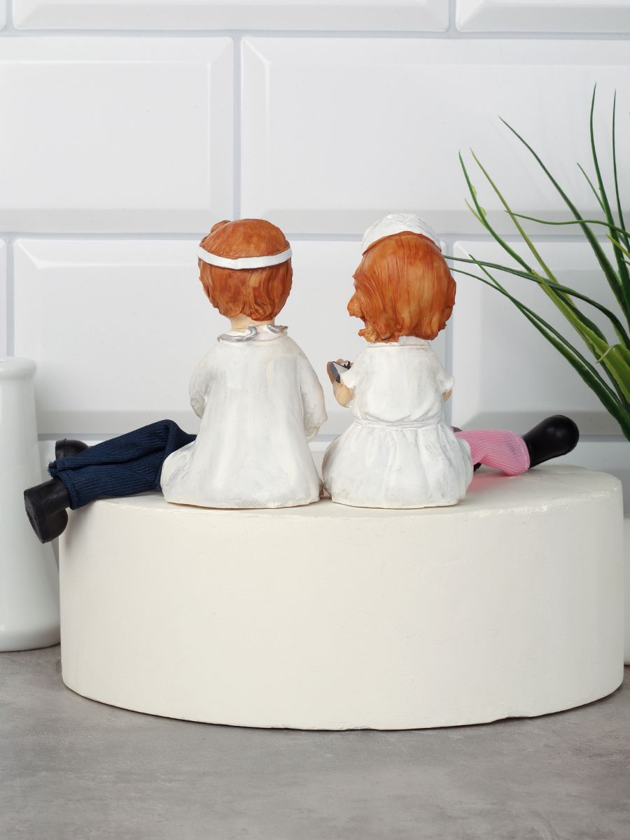 Фигурка висячие ножки Врач 10 см / YG760 /уп 2/288/микс