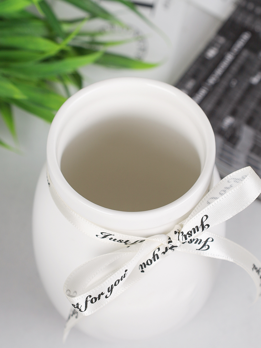 Ваза 12 см белая+ленточка 3D Ягода  АКЦИЯ / FLM-69 /уп 75/ без уп