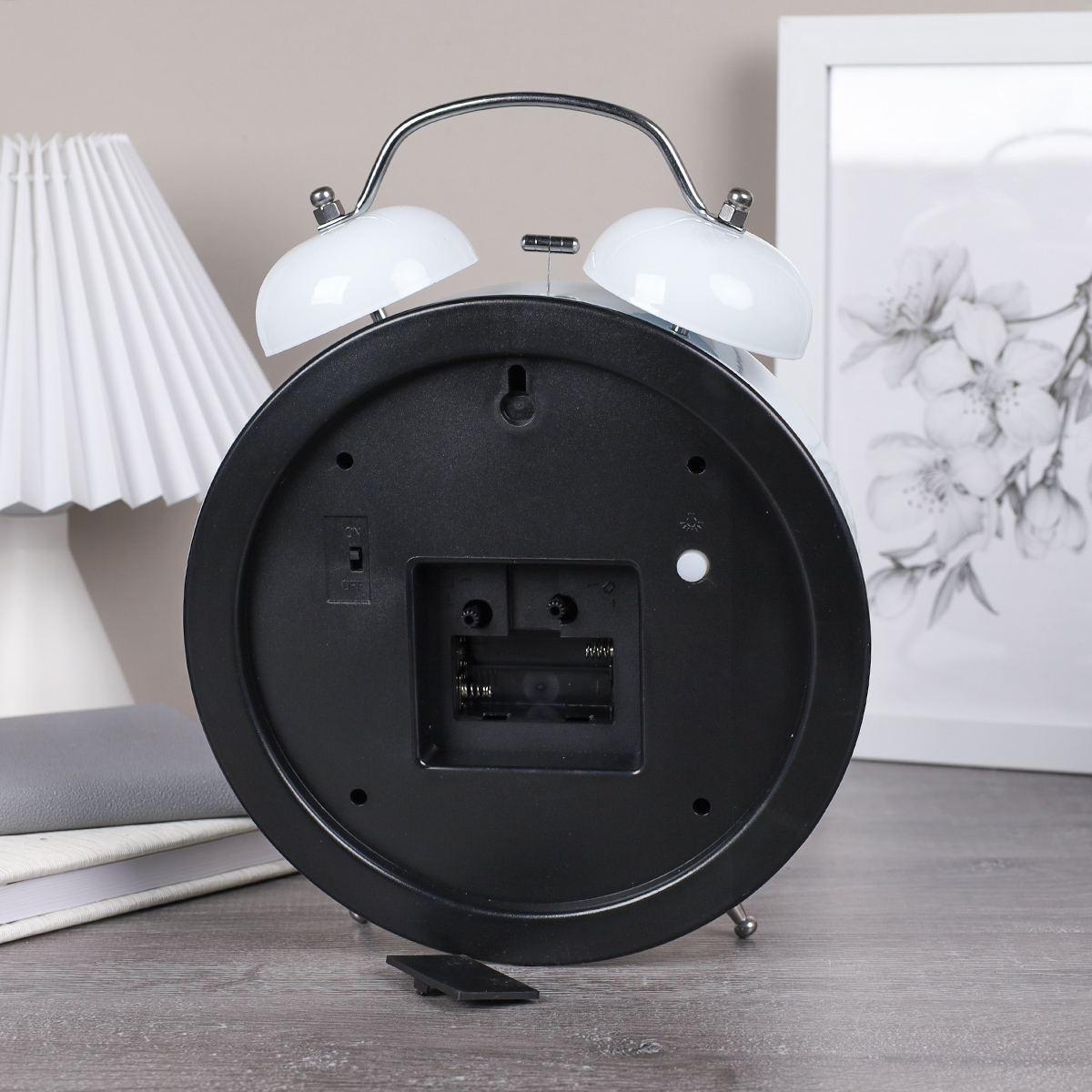 Будильник 23 см / 2080 /уп 10/ белый, подсветка экрана