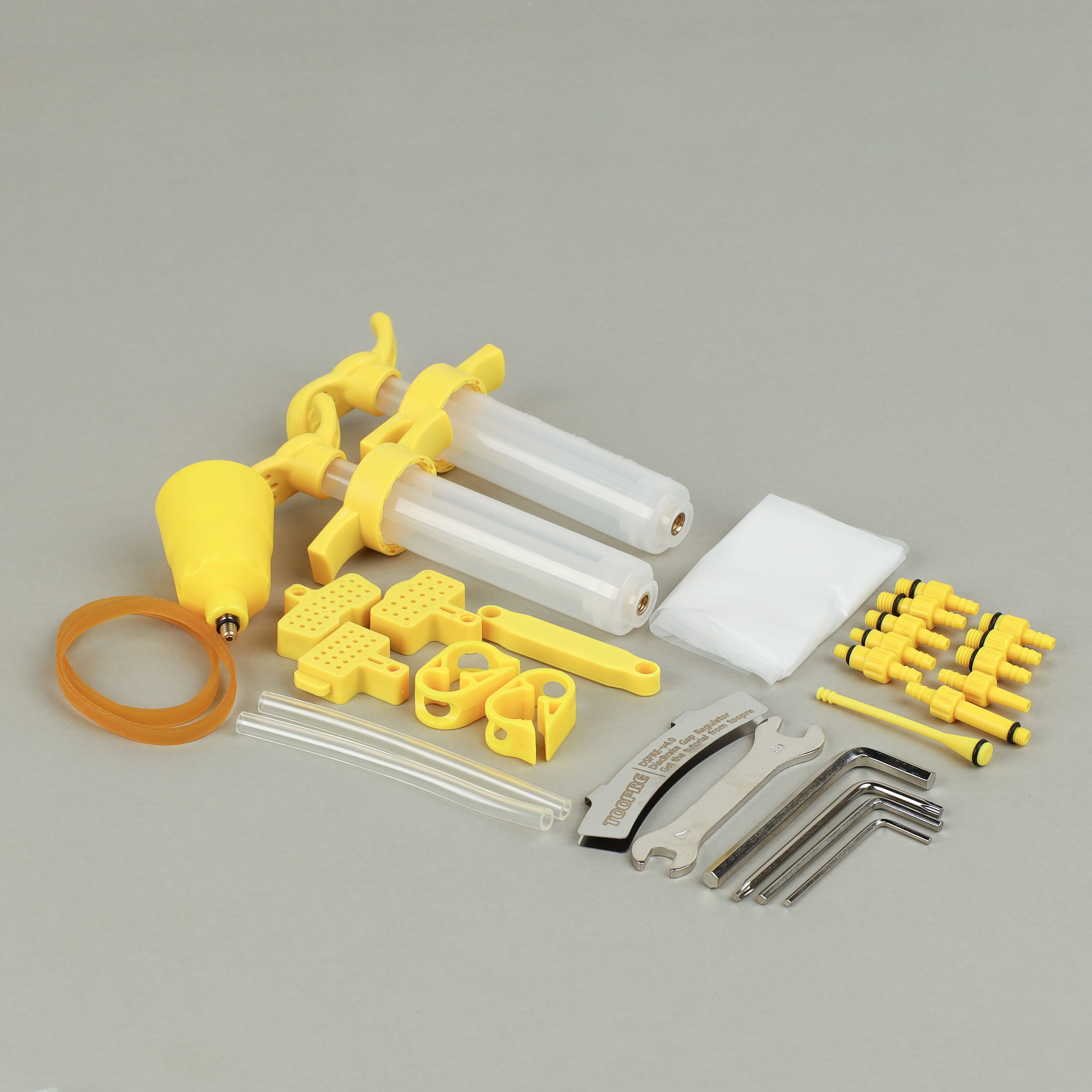 Комплект для прокачки гидравлических тормозов TOOPRE NYLON M универсальный, насадки нейлоновые, маслёнка, 2 шприца, ключи, заглушки. /уп 50/