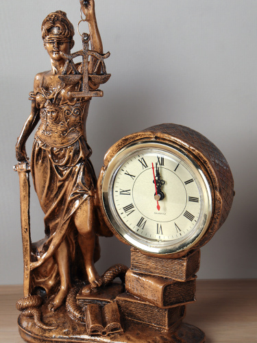 Часы статуэтка Фемида 30 см / 8002 /уп 12/*