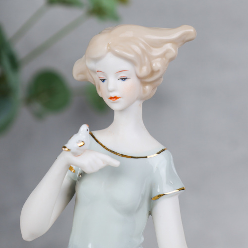 Статуэтка Дама 28 см / HW-А-10 /уп 24/