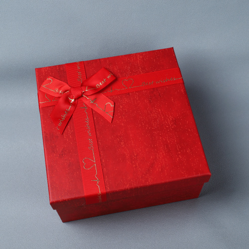 Коробка подарочная квадратная 3 штуки 19х19 см / 3403-1009 /уп 36/красная