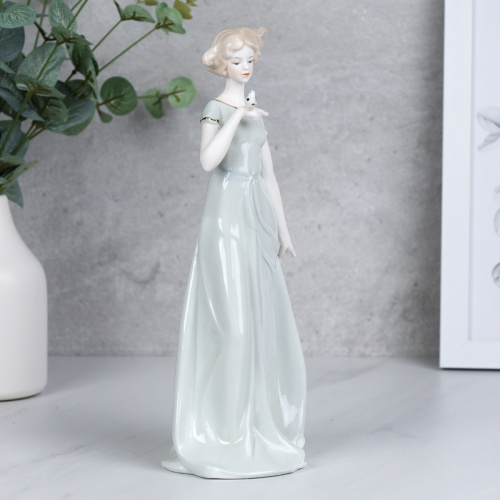 Статуэтка Дама 28 см / HW-А-10 /уп 24/