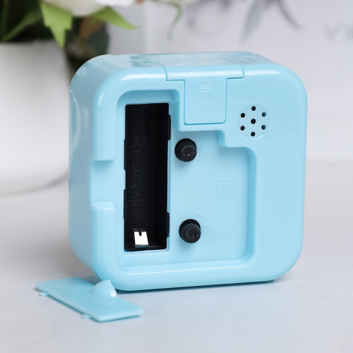 Будильник 8х3,7х8,2 см / 6623 /уп 200/ 