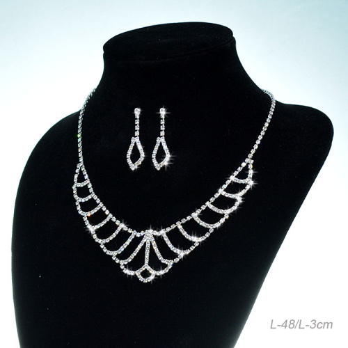 Колье со стразами и серьги гвоздики 3 см/ 6768 /уп 12/серьги