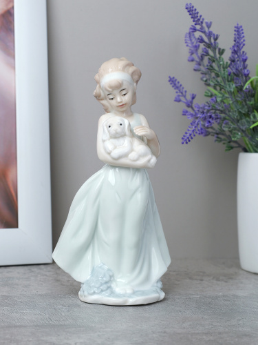 Статуэтка Девочка с собакой 17 см / HP0075 /уп 60/