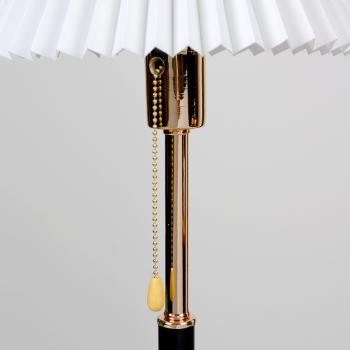 Настольный светильник Бежевый абажур Основание чёрное /Размер: 280мм*530мм С лампой светодиодной 6Вт. Три режима: тёплый-нейтральный-холодный /уп 15/