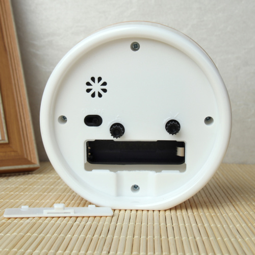 Будильник 10,2х4,2х10,2 см / 1571 /уп 100/ 