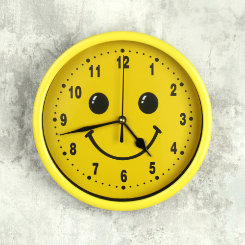 Часы настенные Смайлик 20 см / 100Н/уп 60/