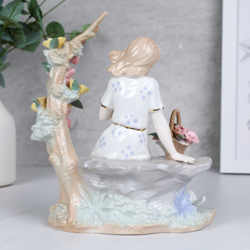 Статуэтка Девочка с кошкой 25 см / HW-А-7 /уп 8/