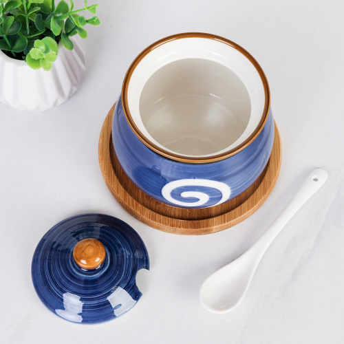 Сахарница 300 мл с ложкой / CF300 /уп 36/ на деревянной подставке