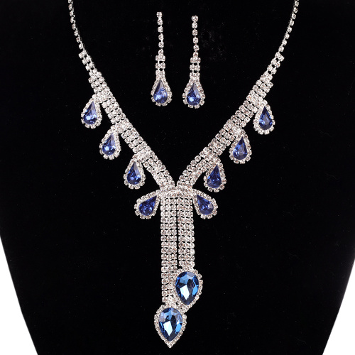 Колье со стразами и серьги гвоздики 3,5 см / 7024 /уп 12/серебро