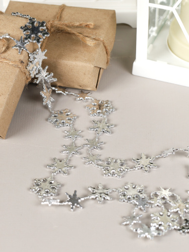 Новогодние бусы на елку Снежинки 2,7 м / DW-1369 /уп 12/360/