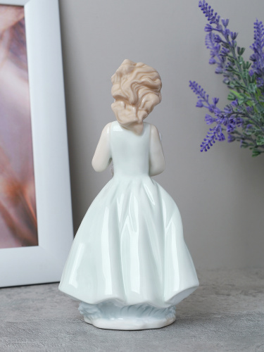 Статуэтка Девочка с собакой 17 см / HP0075 /уп 60/