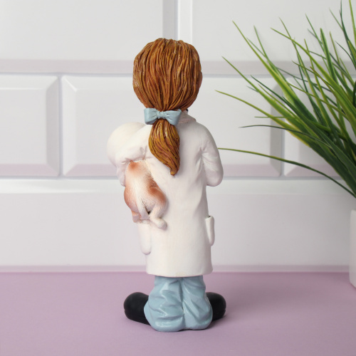 Фигурка Врач 16 см / 2051 /уп 72/