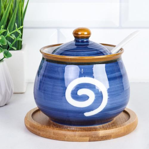 Сахарница 300 мл с ложкой / CF300 /уп 36/ на деревянной подставке