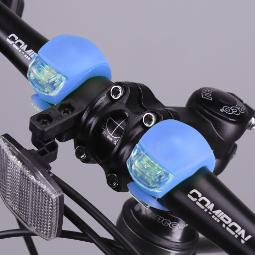Фонарь LED в силиконовом корпусе на руль велосипеда скутера на шлем питание от батареек синий набор из 2 штук в блистере /689374/  