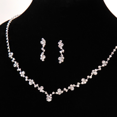 Колье со стразами и серьги гвоздики 2,5 см / 6632 /уп 12/серебро