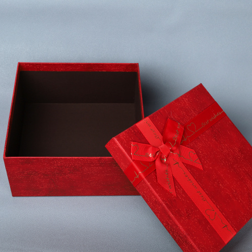 Коробка подарочная квадратная 3 штуки 19х19 см / 3403-1009 /уп 36/красная