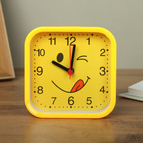 Будильник Смайлик 3,8x9.5 см / 806 /уп 200/ 